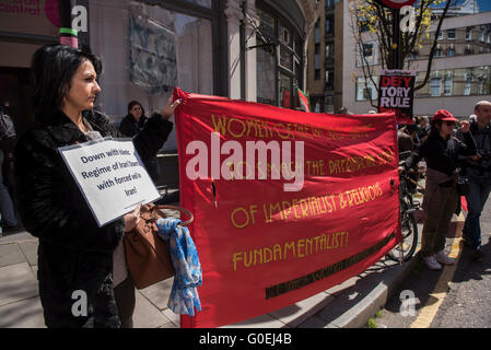 London, Vereinigtes Königreich. 1. Mai 2016. Menschen stellte sich heraus, dass es sich für den jährlichen Maifeiertag Marsch in Contral London, UK. Bildnachweis: Peter Manning/Alamy Live-Nachrichten Stockfoto