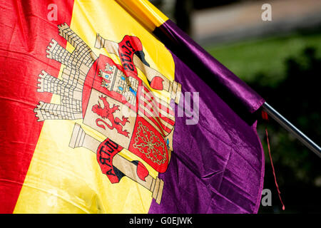 Oviedo, Spanien. 1. Mai 2016. Spanischen Republikaner Flagge während der Maikundgebung in Gedenken an International Workers' Day am 1. Mai 2016 in Oviedo, Spanien. Bildnachweis: David Gato/Alamy Live-Nachrichten Stockfoto