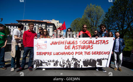 Oviedo, Spanien. 1. Mai 2016. Tausende Demonstranten protestieren bei der Maikundgebung in Gedenken an International Workers' Day am 1. Mai 2016 in Oviedo, Spanien. Bildnachweis: David Gato/Alamy Live-Nachrichten Stockfoto