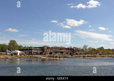 Dorney Lake, Eton, Berkshire, UK. 1. Mai 2016. Eton College Rowing Centre am Ziel der jährlichen Wallingford Regatta am Dorney Lake in Eton Credit: Julia Gavin UK/Alamy Live News Stockfoto