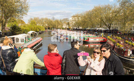 London, UK. 1. Mai 2016. Kanalboote versammeln sich an Klein-Venedig am Grand Union Canal zum Inland Waterways Association Kavalkade. Bildnachweis: Joe Dunckley/Alamy Live-Nachrichten Stockfoto