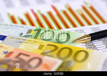 Börse mit Euro und Diagramm Stockfoto