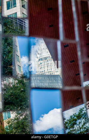 Charlotte NC-Skyline und Straße Szenen während des Tages Stockfoto