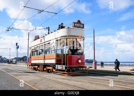 Marton Box Auto 31 reist entlang der Strandpromenade in Blackpool, Lancashire, UK als Teil eines Erbes Straßenbahn-Wochenendes Stockfoto