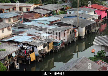 Häuser am Khlong Kanal in Bangkok Stockfoto