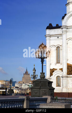 Kathedrale von Christus dem Erlöser und schöne Laternen Stockfoto