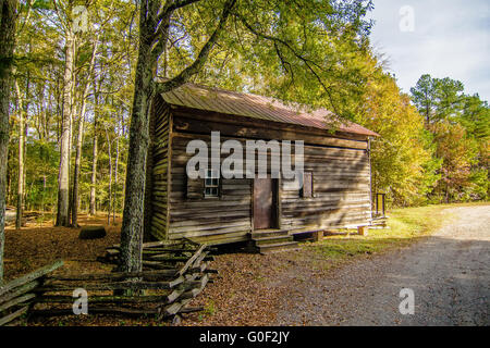 historische alte Blockhütte in Brattonsville South carolina Stockfoto