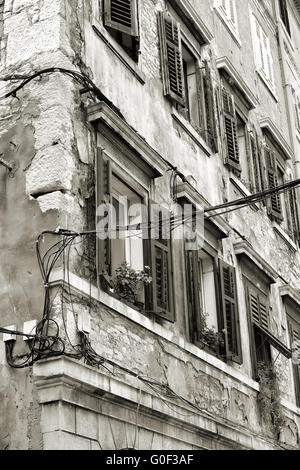 altes Haus im historischen Zentrum von Pula in Kroatien Stockfoto