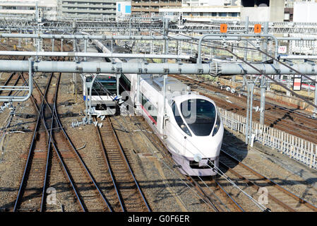 Bahn und Zug Spuren im Bahnhof Ueno, Tokyo, Japan Stockfoto