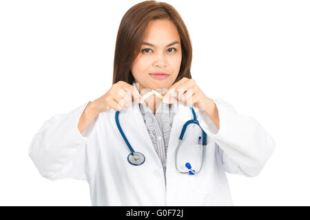 Frau Doktor Raucherentwöhnung abgewinkelt in die Kamera H Stockfoto