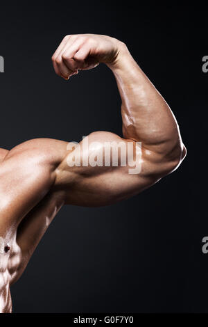 muskulösen menschlichen männlichen Arm aus Frontansicht Stockfoto