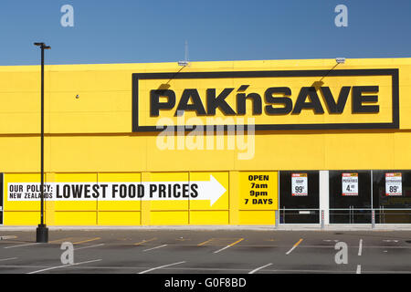 Blauer Himmel, Pak n Save Supermarkt, North Town, Timaru, South Canterbury, Neuseeland Stockfoto