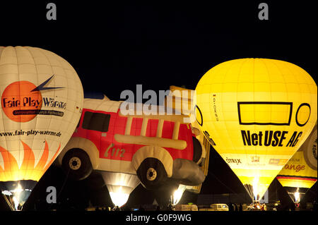 Night-Glow am Ballon Sail 2009 in Kiel Stockfoto