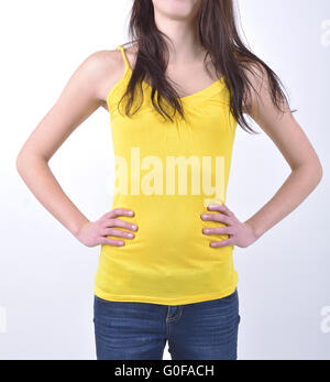 Mädchen in eine gelbe Weste auf weißem Hintergrund Stockfoto