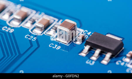 Elektronische Sammlung - Fragment eines Computers PCB mit SMD Bauteilen Stockfoto