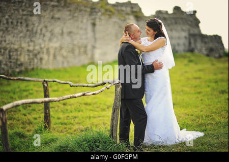 Hochzeit paar in die malerische Landschaft Stockfoto