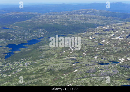 Blick vom Berg Gaustatoppen am sonnigen Sommertag Stockfoto