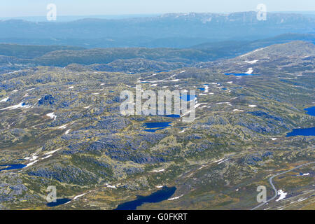 Blick vom Berg Gaustatoppen am sonnigen Sommertag Stockfoto