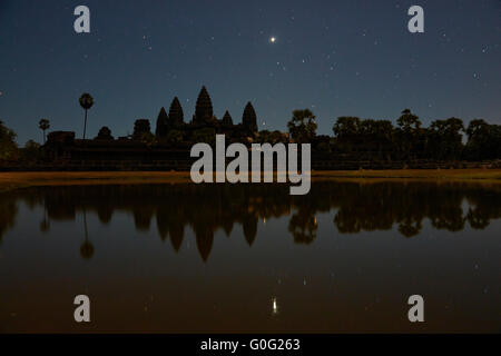 Sternenhimmel in der frühen Morgendämmerung über Angkor Welterbe-Aufstellungsort, Siem Reap, Angkor Wat, Kambodscha Stockfoto
