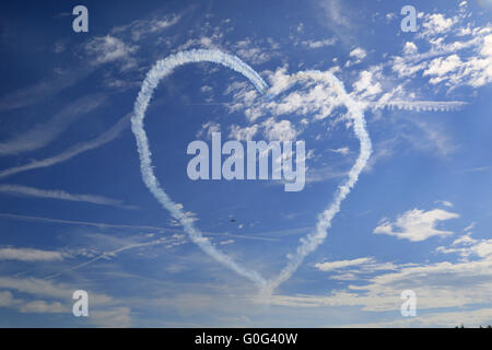 Ein Herz in den Himmel gezeichnet Stockfoto
