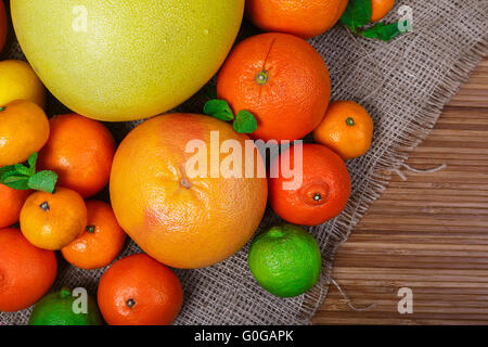 Hügel auf Entlassung Makro Zitrus Stockfoto