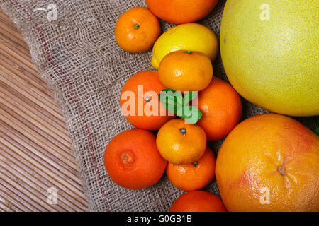 Hügel auf Entlassung Makro Zitrus Stockfoto