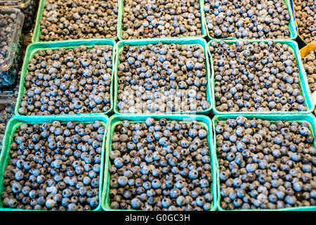 Heidelbeeren in Körben Stockfoto