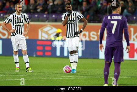 Italien, Florenz: Juventus Verteidiger Leonardo Bonucci (L) und Juventus Mittelfeldspieler Paul Pogba sieht in der italienischen Serie A Stockfoto