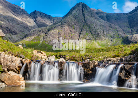 Kleiner Wasserfall auf der Isle Of Skye in Schottland Stockfoto