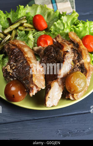 Gegrilltes Lamm auf Platte Stockfoto