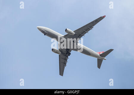 Turkish Airlines-Airbus A330-243F (CN 1004) nach Istanbul Ataturk Airport landen. Stockfoto