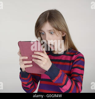 kleines Mädchen bekommt schlechte Nachrichten Stockfoto