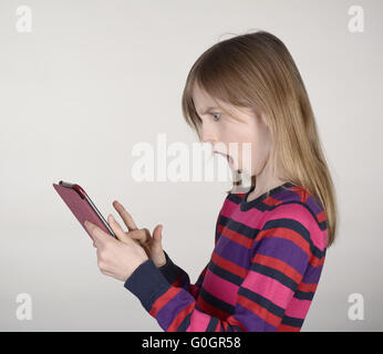 kleines Mädchen bekommt schlechte Nachrichten Stockfoto