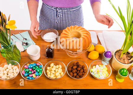 Kuchen Glasur Vorbereitung Stockfoto