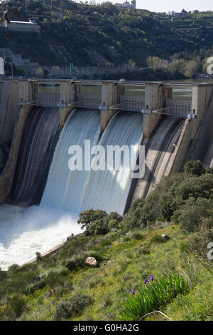 Presa de Miranda, Staudamm am Fluss Duero in Miranda do Douro an der Grenze zwischen Portugal und Spanien. Stockfoto