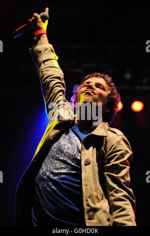 BARCELONA - NOV 12: Chk Chk Chk (Band) führt auf Sant Jordi Club am 12. November 2010 in Barcelona, Spanien. Stockfoto