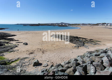 Wales und Anglesey Küstenweg in Nord-Wales. Malerische Aussicht auf Trearddur Bay Beach. Stockfoto