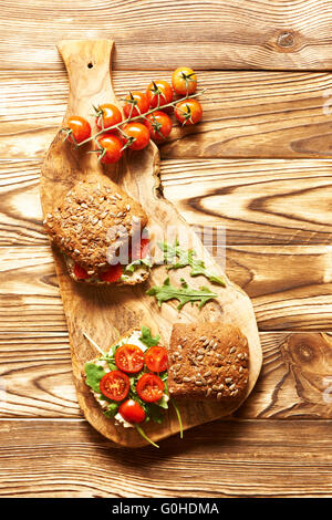 Hummus-sandwiches