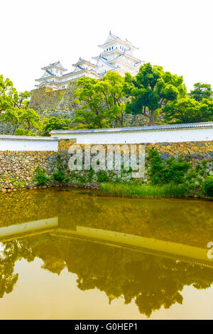 Himeji-Jo Burg Sangoku Graben Burgwall Reflexion Stockfoto