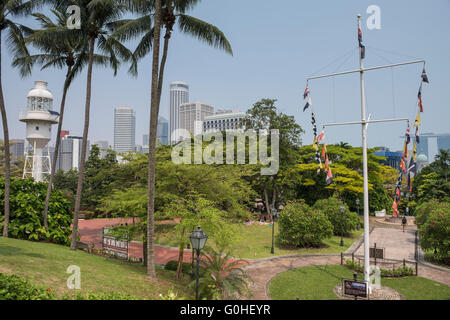 Blick auf Fort Canning Park und Flagge Personal Rasen aus der Verlosung Haus und Regierung Hill, Singapur Stockfoto