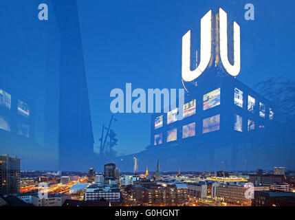 Reflexion des Dortmunder U im Glas von der Aussichtsplattform mit Blick auf die Stadt, Dortmund Stockfoto