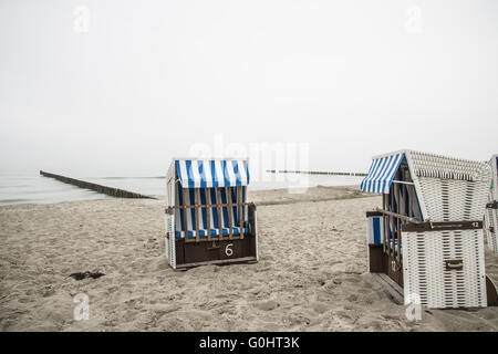 Liegen am Strand Stockfoto