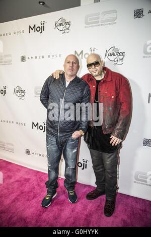 Dies sind Bilder von Amber Rose's 'Muva Moji"Emoji Start letzte Nacht in Dave & Busters Hollywood die Veranstaltung von Vlado Footwear Berühmtheitgäste gesponsert wurde sind Drakes Vater Dennis Graham, zu kurz, Mally Mall, Trinidad James, Musik-Manager Steve Lobel, Isaac Singleton von Pirates of the Caribbean und Deadpool, Lil Caine der Künstler (Sohn des Tyrin Turner aus Menace II Society) , Große Percy, Nigel Stargate und Baby Loc Featuring: mally Mall, Steve Lobel wo: Los Angeles, California, Vereinigte Staaten von Amerika bei: 30. März 2016 Stockfoto