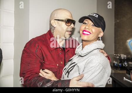 Dies sind Bilder von Amber Rose's 'Muva Moji"Emoji Start letzte Nacht in Dave & Busters Hollywood die Veranstaltung von Vlado Footwear Berühmtheitgäste gesponsert wurde sind Drakes Vater Dennis Graham, zu kurz, Mally Mall, Trinidad James, Musik-Manager Steve Lobel, Isaac Singleton von Pirates of the Caribbean und Deadpool, Lil Caine der Künstler (Sohn des Tyrin Turner aus Menace II Society) , Große Percy, Nigel Stargate und Baby Loc Featuring: mally mall, Amber Rose Where: Los Angeles, California, Vereinigte Staaten von Amerika bei: 30. März 2016 Stockfoto