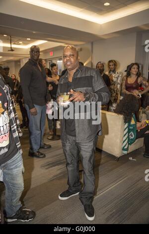 Dies sind Bilder von Amber Rose's 'Muva Moji"Emoji Start letzte Nacht in Dave & Busters Hollywood die Veranstaltung von Vlado Footwear Berühmtheitgäste gesponsert wurde sind Drakes Vater Dennis Graham, zu kurz, Mally Mall, Trinidad James, Musik-Manager Steve Lobel, Isaac Singleton von Pirates of the Caribbean und Deadpool, Lil Caine der Künstler (Sohn des Tyrin Turner aus Menace II Society) , Große Percy, Nigel Stargate und Baby Loc Featuring: zu kurze wo: Los Angeles, California, Vereinigte Staaten von Amerika bei: 30. März 2016 Stockfoto