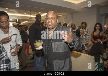 Dies sind Bilder von Amber Rose's 'Muva Moji"Emoji Start letzte Nacht in Dave & Busters Hollywood die Veranstaltung von Vlado Footwear Berühmtheitgäste gesponsert wurde sind Drakes Vater Dennis Graham, zu kurz, Mally Mall, Trinidad James, Musik-Manager Steve Lobel, Isaac Singleton von Pirates of the Caribbean und Deadpool, Lil Caine der Künstler (Sohn des Tyrin Turner aus Menace II Society) , Große Percy, Nigel Stargate und Baby Loc Featuring: zu kurze wo: Los Angeles, California, Vereinigte Staaten von Amerika bei: 30. März 2016 Stockfoto