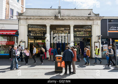 South Kensington U-Bahnstation in South Kensington, London, England, Großbritannien Stockfoto