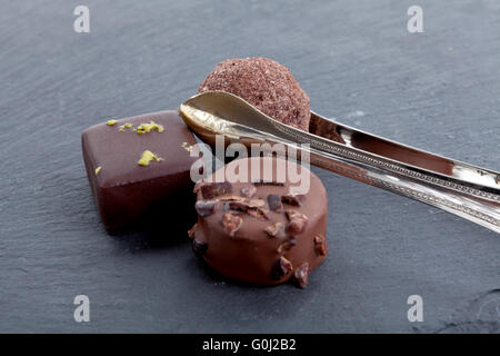 Süßer Luxus Obstteller Trüffel Pralinen Kollektion Stockfoto