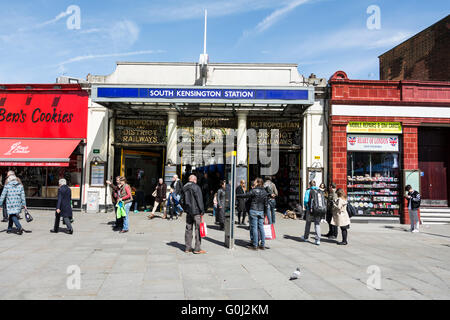 U-Bahn-Haltestelle South Kensington in South Kensington, London, England, UK Stockfoto