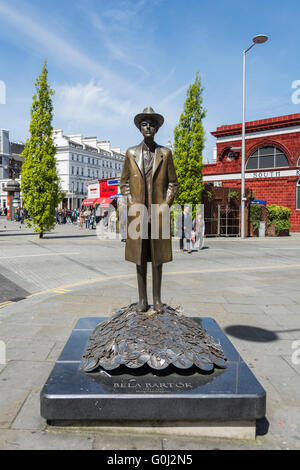 Imre Varga die Statue von Bela Bartok der ungarische Komponist (1881-1945), in South Kensington, London, England, Großbritannien Stockfoto